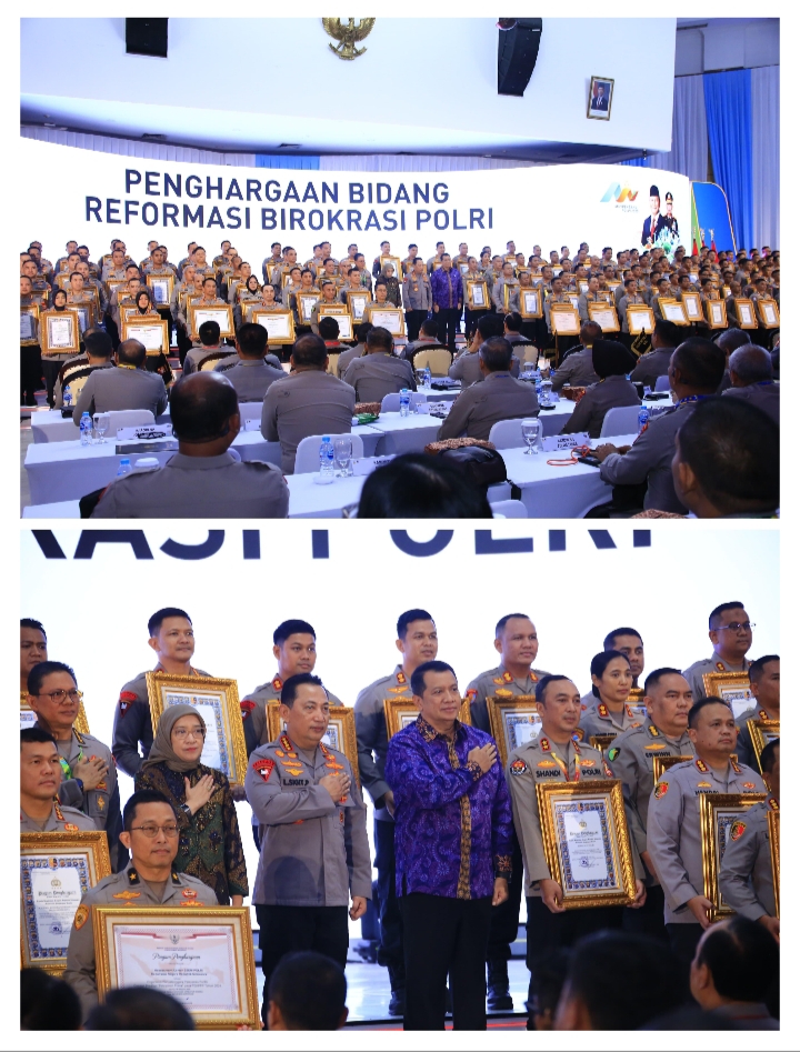 Kapolri Berikan Penghargaan Pembangunan Zona Integritas WBK Kepada Divisi Humas Polri