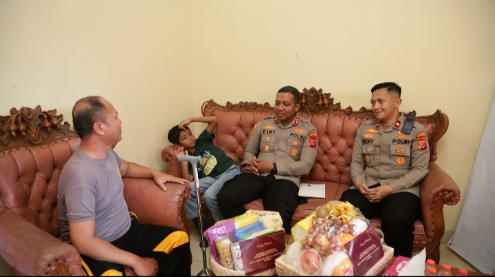 Kegiatan Anjangsana Kapolres Karawang Dalam Rangka Hari Bhayangkara Ke- 79 Tahun 2025