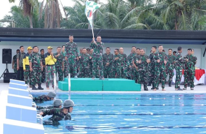 Pangdam I/BB Tinjau Lomba Renang Militer Dalam Rangka Memperingati HUT ke-75 Kodam I/BB