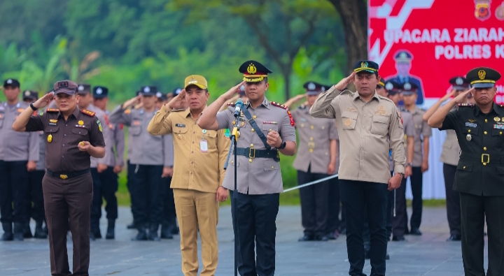 Jelang peringatan Hari Bhayangkara ke 79, Polres Karawang Gelar Upacara Ziarah Ke TMP