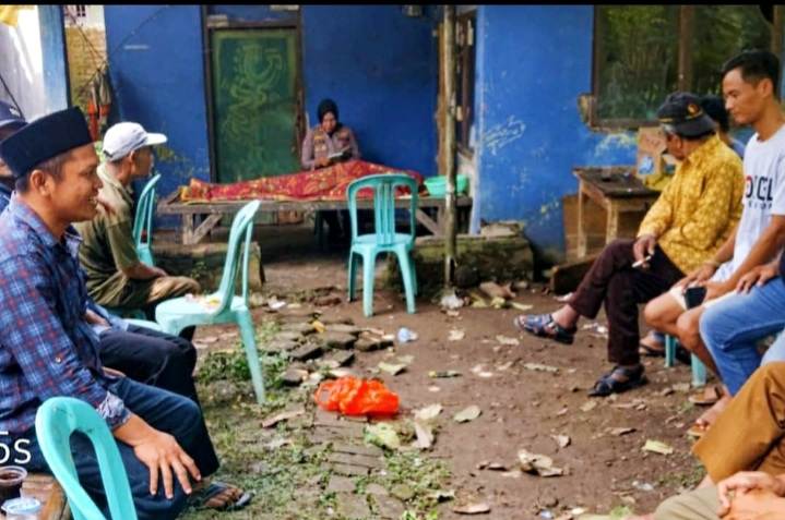 Bentuk Kepedulian Kepada Warga Yang Meninggal, Panit Binmas Laksanakan Takziah