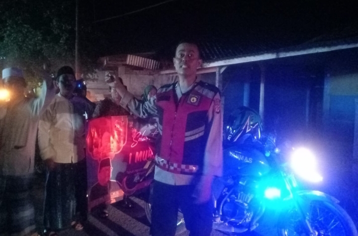 Bhabinkamtibmas Polsek Tegalwaru Giat PAM Pawai Obor Menyambut Satu Muharram di Desa Cigunungsari