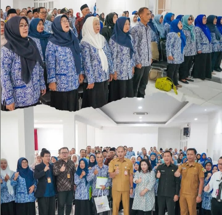Sekda Karawang Serahkan SK Pensiun dan Apresiasi Pengabdian Purnabakti ASN