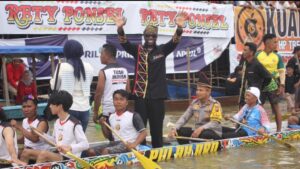 Melly Mike, Kapolda Riau dan Dikha Jajal Pacu Jalur Oplus_16908288