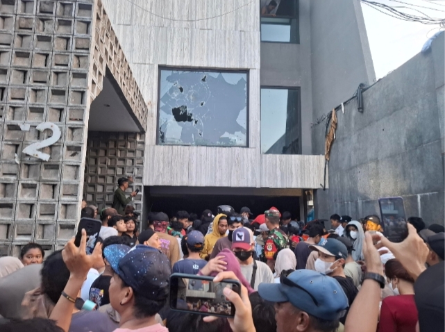 Rumah Anggota DPR Ahmad Sahroni Dijarah Massa