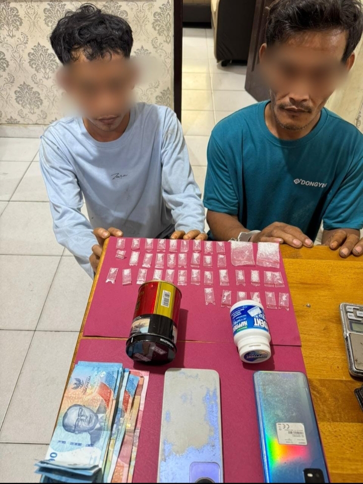 Dua Pria di Siak Diciduk Polisi, Sembunyikan 39 Paket Sabu dalam Kaleng Rokok & Tabung Permen