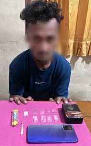 Polsek Bungaraya Amankan Pengedar Shabu di Pusako, Barang Bukti Disimpan dalam Kaleng Rokok Oplus_16908288