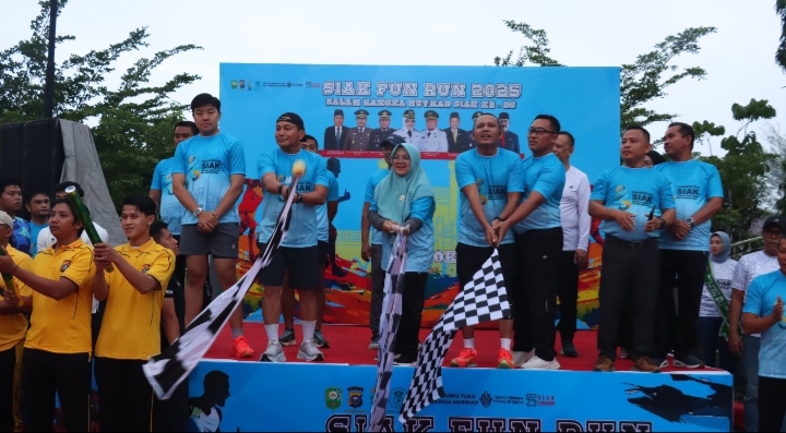 Ribuan Peserta Meriahkan Siak Fun Run 5K dan 10K Kapolda Riau dan Forkopimda Turut Berlari Rayakan HUT Siak ke-26