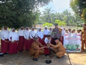 Polsek Kandis Tanam Pohon, Tanam Kepedulian: Green Policing Wujud Polisi Sahabat Lingkungan Oplus_16908288
