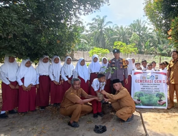 Polsek Kandis Tanam Pohon, Tanam Kepedulian: Green Policing Wujud Polisi Sahabat Lingkungan