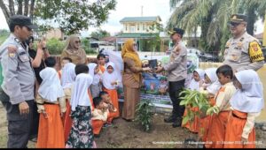 Polsek Kandis Tanamkan Cinta Lingkungan Sejak Dini Lewat Program Green Policing di TK Tunas Harapan Belutu Oplus_16908288