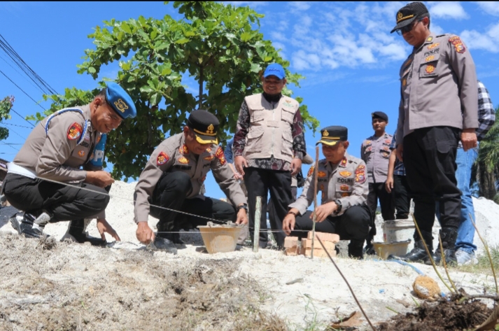 Polsek Kandis Gelar Peletakan Batu Pertama Rumah Layak Huni, Cek Bank Pohon, dan Tanam Jagung Pipil 2 Hektare