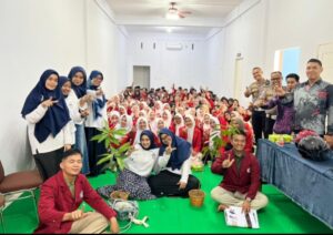 Polres Siak Gelar Program Green Policing di Kampus UNRIDA: Wujud Nyata Polisi Peduli Lingkungan Oplus_16908288