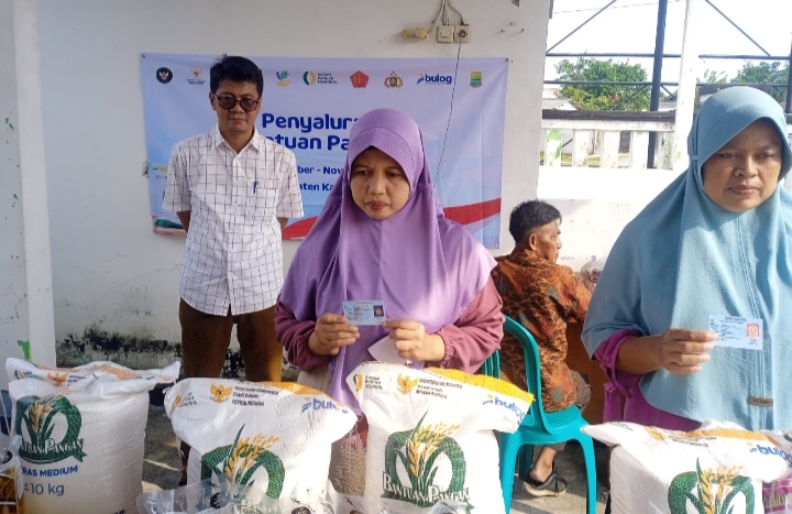 Pemdes Kalangsurya Salurkan Program Pangan dari Pemerintah Pusat