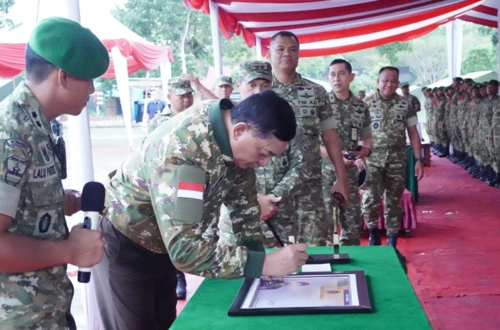 Kapolres Siak Sambut Kedatangan Menhan RI di Siak, Kunjungan ke Yonif TP 851/BBC Berlangsung Aman