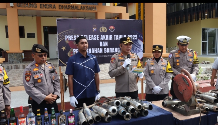 Kapolres Siak Pimpin Press Release Akhir Tahun 2025 dan Pemusnahan Barang Bukti