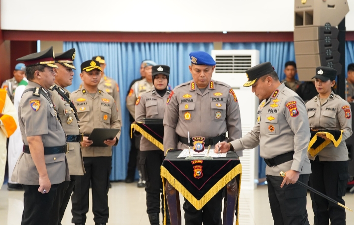 Dilantik Kapolda Irjen Herry Heryawan, Ini Daftar Pejabat Baru Polda Riau