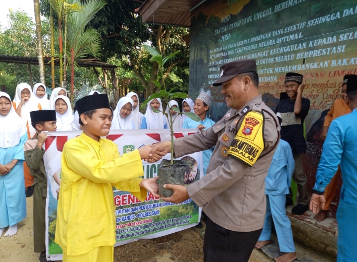 Polsek Kandis Gelar Edukasi Green Policing di SDN 015: Menanam Kesadaran Lingkungan Sejak Dini