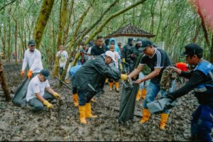 Bupati Aep dan Forkopimda Kabupaten Karawang Gelar Aksi Nyata Gerakan Indonesia ASRI di Hutan Mangrove Tangkolak IMG-20260207-WA0110