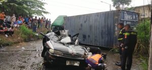 Truk Kontainer Terguling Timpa Minibus di Karawang, Polisi Sampaikan Duka Mendalam IMG-20260216-WA0015