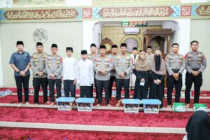 Pererat Silaturahmi di Bulan Suci, Kapolda Jabar Buka Puasa Bersama dan Santuni Yatim di Masjid Polres Karawang IMG-20260224-WA0101