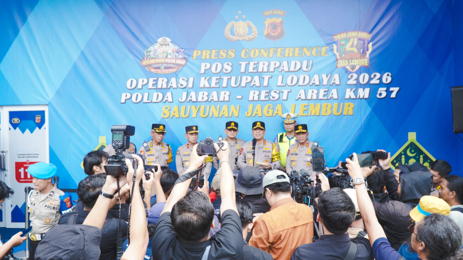 Wakapolri Tinjau Pos Terpadu KM 57, Puji Inovasi Pelayanan Mudik Polda Jabar dan Polres Karawang