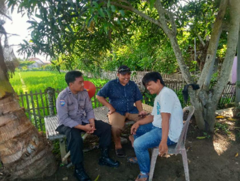 Sambang Anggota Polsek Pedes Ke Petani Pasca Idul Fitri
