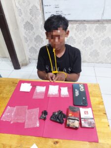 POLRES SIAK GAGALKAN PEREDARAN 50,1 GRAM SABU DI TUALANG, SEORANG PEMUDA DIAMANKAN IMG-20260415-WA0064(1)