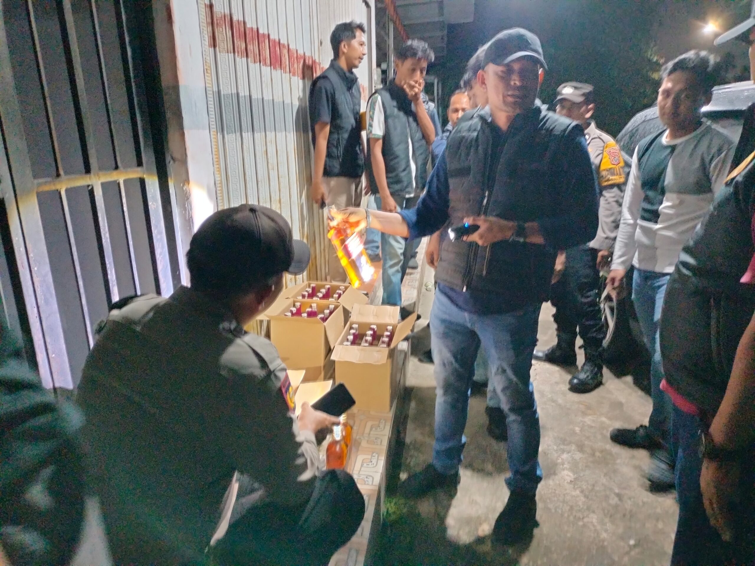 THM Jadi Target, Polisi Lakukan Razia Mendadak dan Sita Puluhan Miras di Tualang