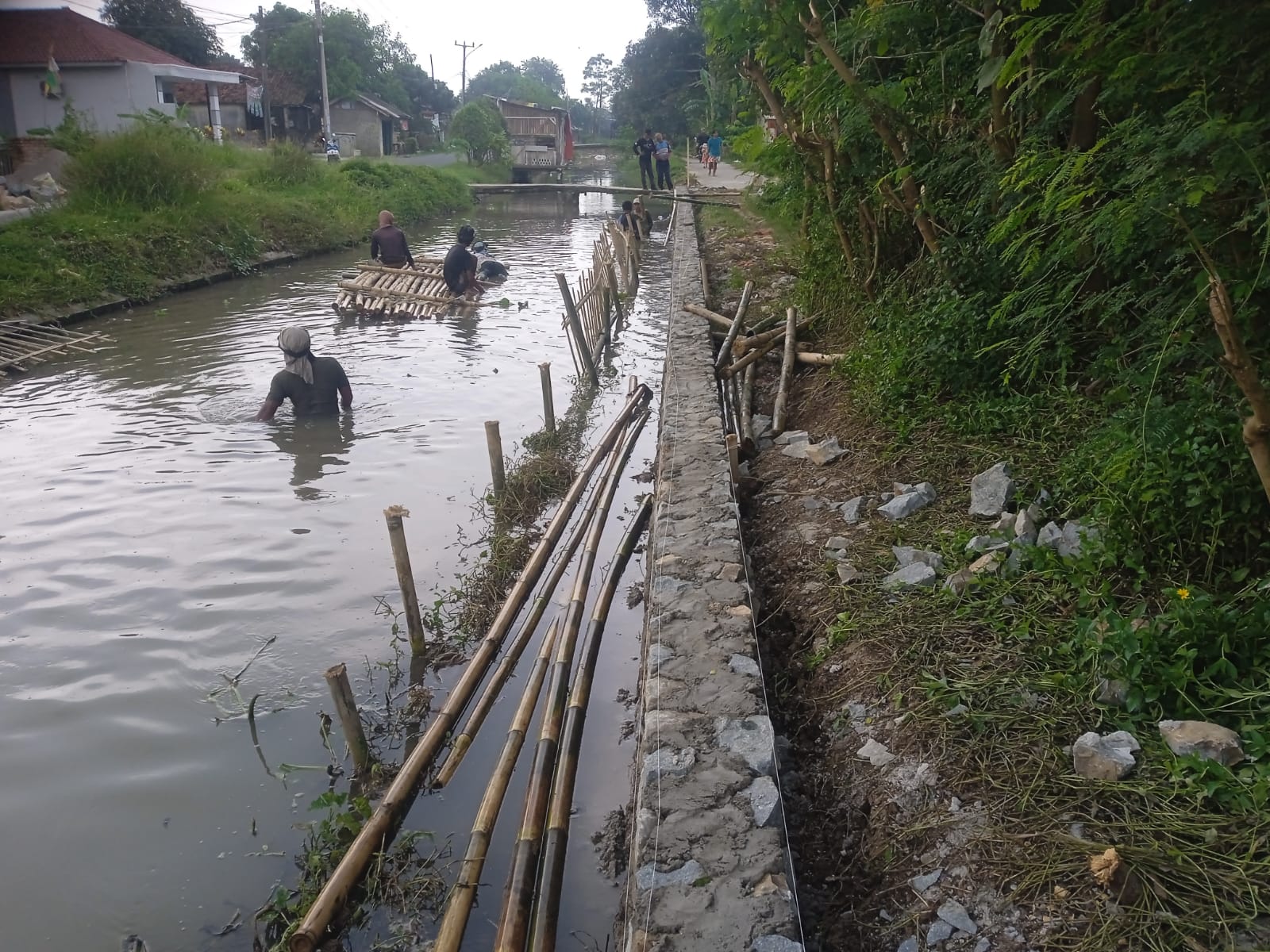 Pembangunan TPT Program BBWS di Kosambijaya Diduga Tidak Sesuai RAB