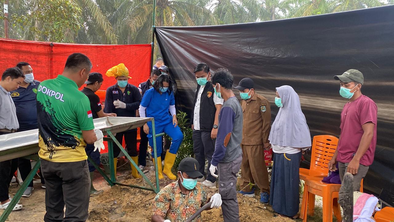 DIBANTU TIM FORENSIK POLDA RIAU, POLRES SIAK GELAR EKSHUMASI DAN AUTOPSI BOCAH 6 TAHUN DI KERINCI KANAN UNTUK UNGKAP PENYEBAB KEMATIAN