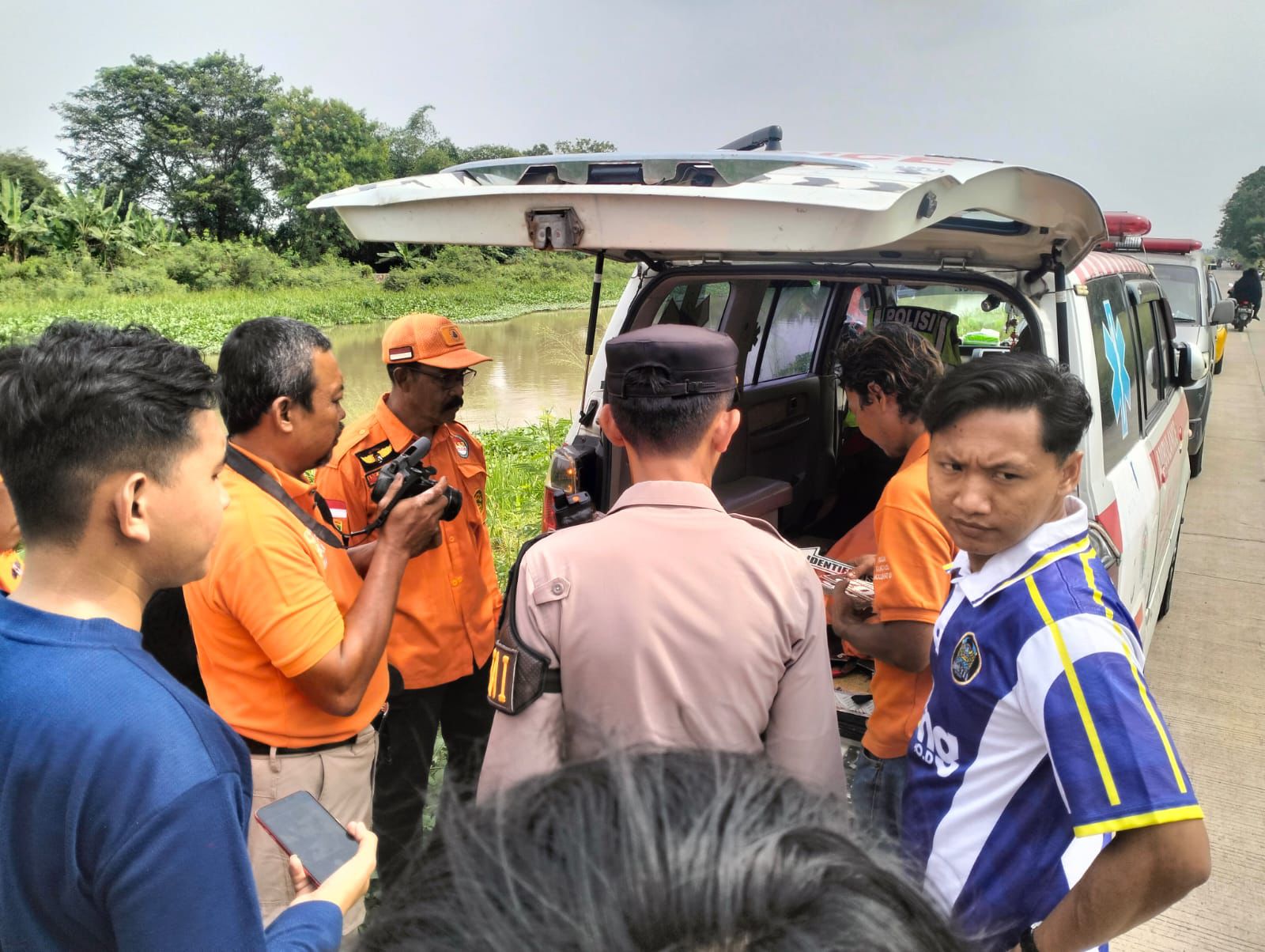 Tim SAR Temukan Jasad Diduga ODGJ yang Tenggelam di Jembatan BTT Karawang