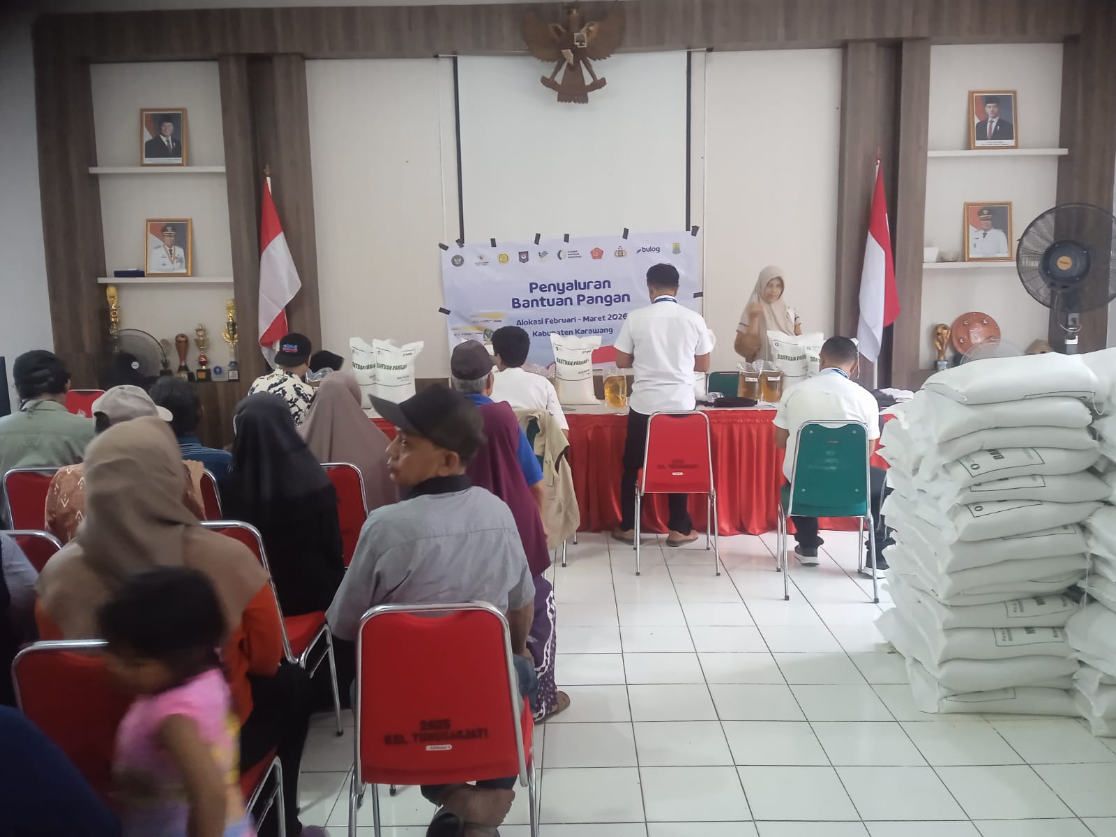 Program Kemensos, Kelurahan Tunggakjati Salurkan Bantuan Sembako