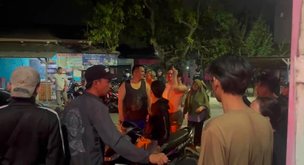 Respons Cepat Polisi dan Warga Berhasil Amankan Terduga Pelaku Dugaan Pencurian Handphone di Telukjambe Barat