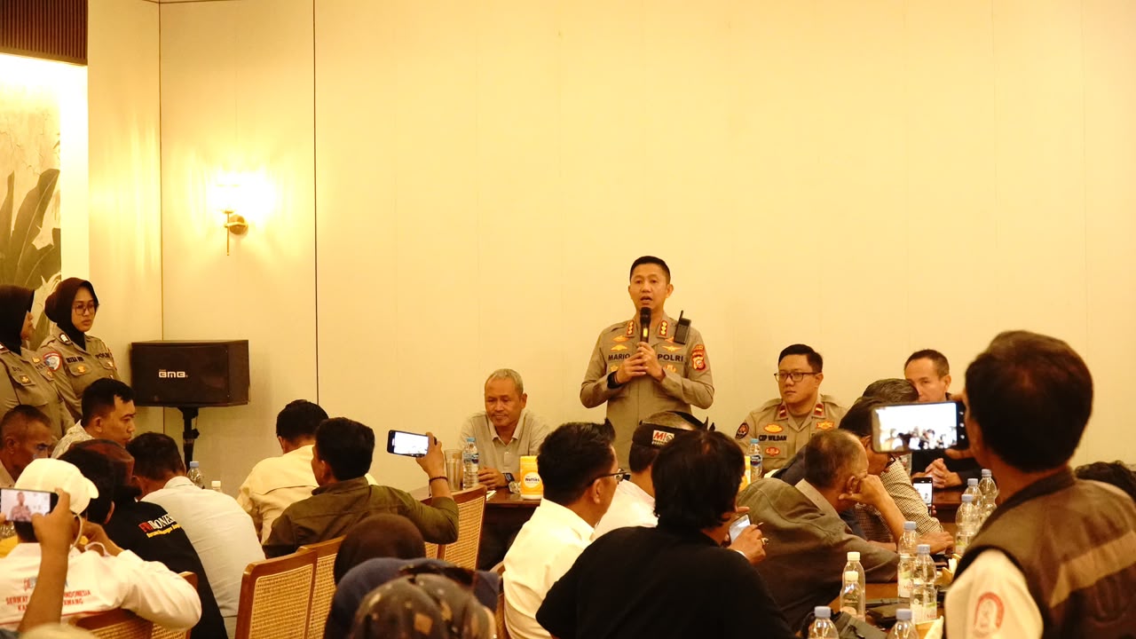 Kapolresta Karawang Perkuat Sinergi dengan Insan Pers Melalui Silaturahmi Bersama Media