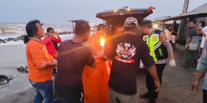 Dua Korban Laka Laut KM Anugrah Laut 3 Diserahkan kepada Keluarga
