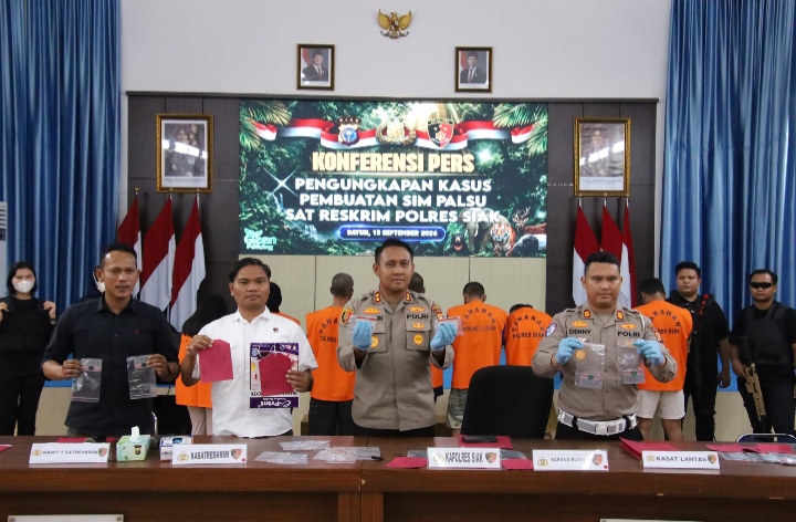 Sindikat Pembuat dan Pengedar SIM Palsu di Riau Dibongkar Polres Siak, 8 Tersangka Diamankan